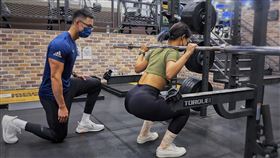 健身教練提醒，若民眾一陣子沒運動，肌力、心肺能力都會降低，此時不應過度健身。（圖／健身工廠提供）