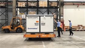 第二批自購62萬劑「AZ疫苗」抵台,指揮中心提供