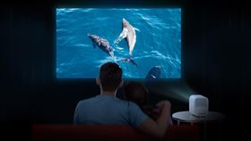 小米智慧投影機2售價為新台幣$14,995元，9月16日起於各大通路陸續開賣（圖／小米台灣提供）