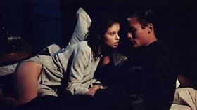 《情人》梁家輝、珍瑪琪。（圖／車庫娛樂提供）