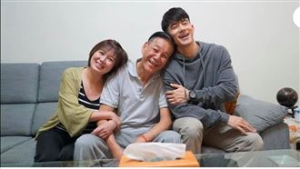 赴靈堂傳訊龍劭華　苗可麗淚喊來看你