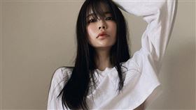 墜出北半球！她日本街頭狂洩超兇雙球　真實身份「超愛台」（圖／翻攝自澀谷由里IG）