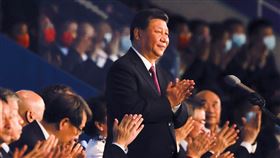 習近平視察陝西黨史基地  與家族歷史密切相關中共總書記習近平9月中旬視察陝西的楊家溝和綏德等黨史基地，都和家族歷史有關。圖為習近平15日在陝西西安出席中國全運會開幕式。（中新社提供）中央社  110年9月16日