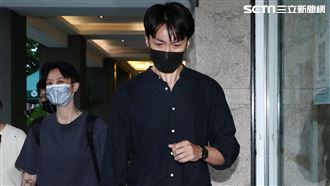 赴龍劭華靈堂哭爆　張雁名淚容揭心境