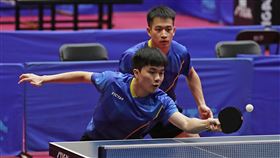 全運會桌球男雙  林昀儒、廖振珽奪金（3）110年全國運動會16日在板橋體育館舉行桌球男子組雙打賽，台北市選手林昀儒（前）、廖振珽（後）決賽擊敗高雄市選手莊智淵、孫嘉宏，助台北市奪下男雙金牌。中央社記者裴禛攝 110年9月16日