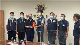 警政署長陳家欽二度前往中和分局慰問。（圖／翻攝畫面）