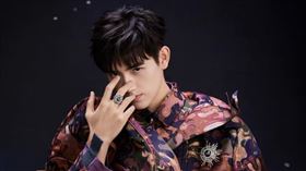 導演陳凱歌兒子陳飛宇「放棄美國籍」成為少數新生代流量明星在名單內。（圖／翻攝自陳飛宇微博）