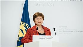 世界銀行16日公布調查報告表示，保加利亞籍的現任國際貨幣基金總裁喬治艾娃在職期間，曾施壓員工以提高中國排名。（圖／翻攝自facebook.com/KristalinaGeorgieva）
