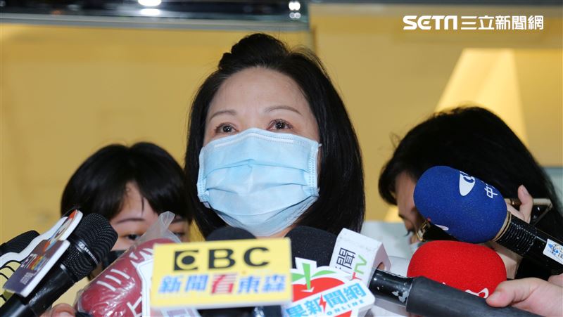 曾緋聞龍劭華　楊貴媚淚：心裡很嘔吧