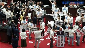 國民黨 立法院 議場 立委 抗議（黎冠志拍攝）