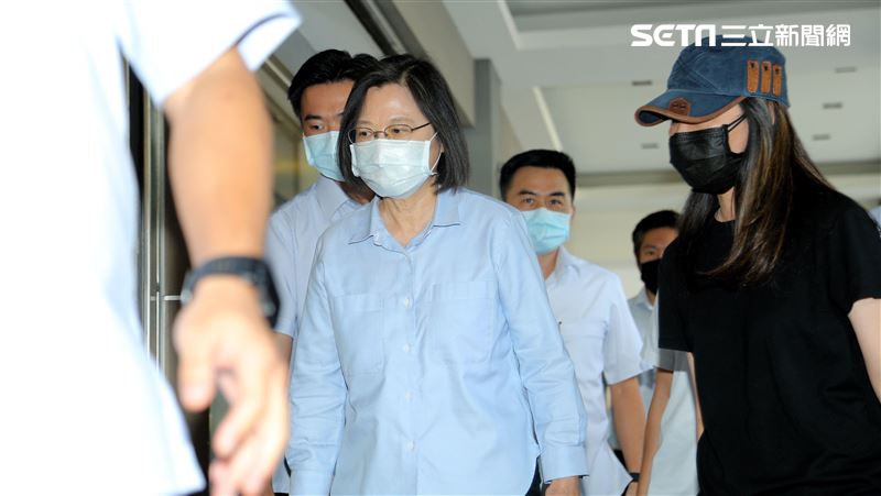 龍劭華追思／蔡英文低調現身靈堂弔唁