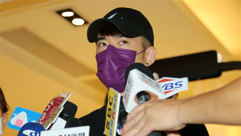 原今日記者會　JR抵靈堂赴約龍劭華