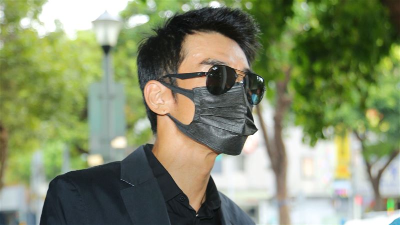 曾演龍劭華年輕樣　楊一展哽咽喊話