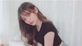 肉乙在YouTube頻道中上傳女子更衣室的影片。(圖／翻攝自肉乙 IG）