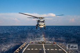 S-70C田單軍艦起降  展現反潛能