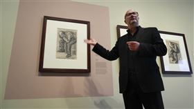 這幅名為「『疲憊不堪』習作」（Study for 'Worn Out'，暫譯）的素描是梵谷1882年11月的作品，先前一直為私人收藏逾一世紀的一幅鉛筆素描作品，9月16日首度在阿姆斯特丹梵谷博物館公開展出。▲。（圖／美聯社／達志影像）