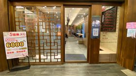 業者早已等「等不及」五倍券，搶在中秋前推活動預購，無論以現金或五倍券先預訂，都可放大倍數的優惠來「超前部署」，只求先搶一波客人。（圖／記者簡浩正攝影）