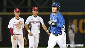 ▲富邦悍將一壘手范國宸炸裂3分砲。（圖／記者劉彥池攝影）