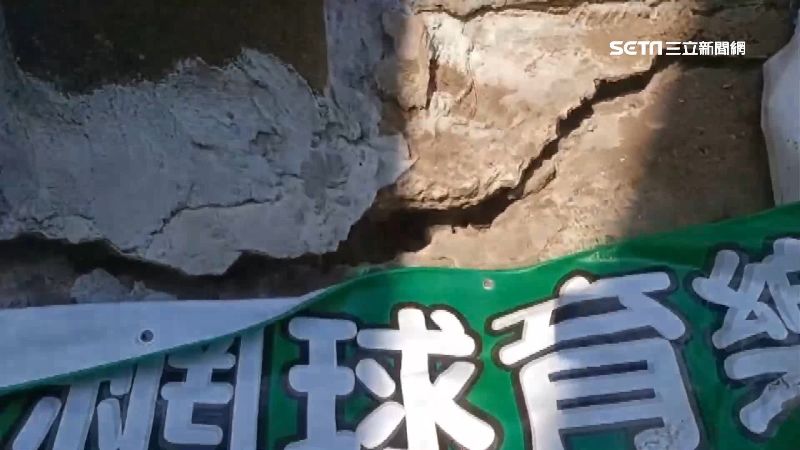 地縫「拳頭」寬！民控排水掏空毀民宅