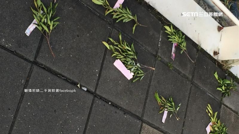 搶排中秋物資　赫見石頭、樹枝代排隊