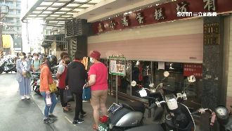 中秋連假首日　鳳凰酥名店民眾排爆