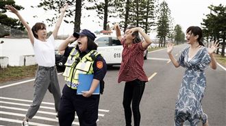 鍾欣凌現身俗女2　被她嘔吐物弄髒鞋