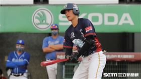 ▲樂天桃猿游擊手林承飛敲出安打帶有1分打點。（圖／記者劉彥池攝影）
