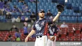 ▲樂天桃猿投手豪勁。（圖／記者劉彥池攝影）