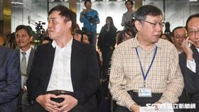 台北市長柯文哲與前台北市長郝龍斌同台出席「敬老啟程幸福轉乘」記者會。 圖／記者林敬旻攝