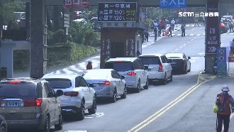 景點人車塞爆　溪頭千人入園住宿全滿