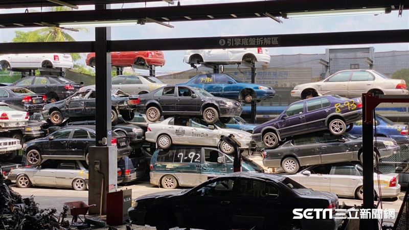 廢棄車山丘　全台首座拆車觀光工廠