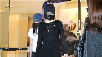 徐若瑄挨轟首露面　暴瘦追思龍劭華