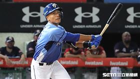 ▲富邦悍將外野手高孝儀。假日球衣（圖／記者劉彥池攝影）