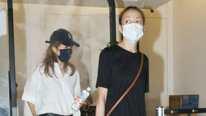 頭七趕來陪龍劭華　柯淑勤陪遺孀選家