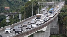 元旦連假收假日　國道5號壅塞（2）元旦連假收假日，國道5號北向路段3日中午過後開始塞車，部分路段時速在40公里以下。中央社記者鄭傑文攝　110年1月3日