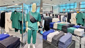 H&M新品像手術服（圖／翻攝自H&M臉書）