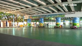 違法擺攤遭開單　通緝犯拒上銬打傷警