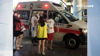 女童摔濺血　阿基師暖心抬椅助躺平