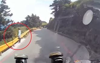 婦合歡山跨坐護欄墜坡　駕駛急停營救