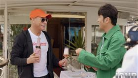 最後主辦方還特製球衣送給周杰倫。(圖／翻攝自jaychouIG)