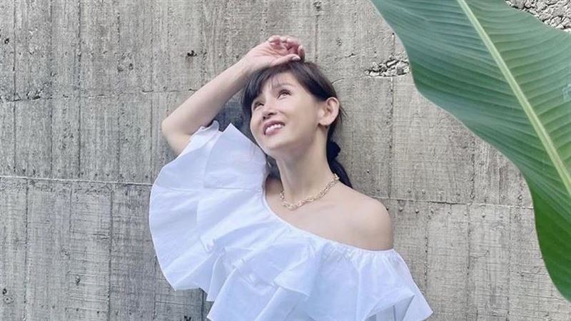 回春30年　48歲天驕女星露少女腰