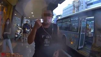 鐮刀男大鬧新莊IKEA！砸車割坐墊