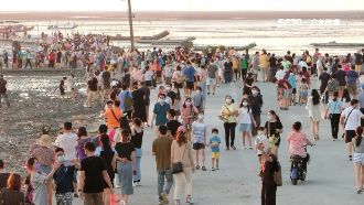 芳苑濕地海空步道　湧5千名遊客擠爆