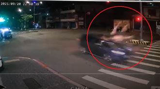 轎車撞單車雙載2死　驚悚撞瞬曝