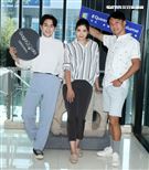 「無邪」演員蟻大點、（右）張得中、（中）導演謝羽筑三立新聞網專訪。（記者邱榮吉/攝影）