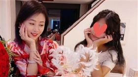 翁虹53歲生日/全家福/14歲女兒/微博