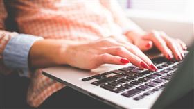 筆電,電腦,追劇,打遊戲（示意圖／翻攝自Pixabay）