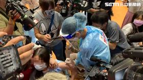 桃園大園高中第一針,BNT（圖／翻攝畫面）