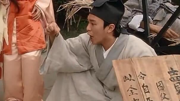 他幫星爺給蟑螂起名！群演變鬼才導演