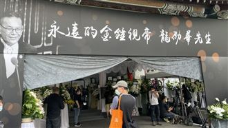 演藝圈衝42年！星友憾別視帝龍劭華